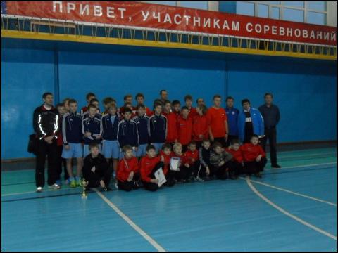 Поддержите юных футболистов