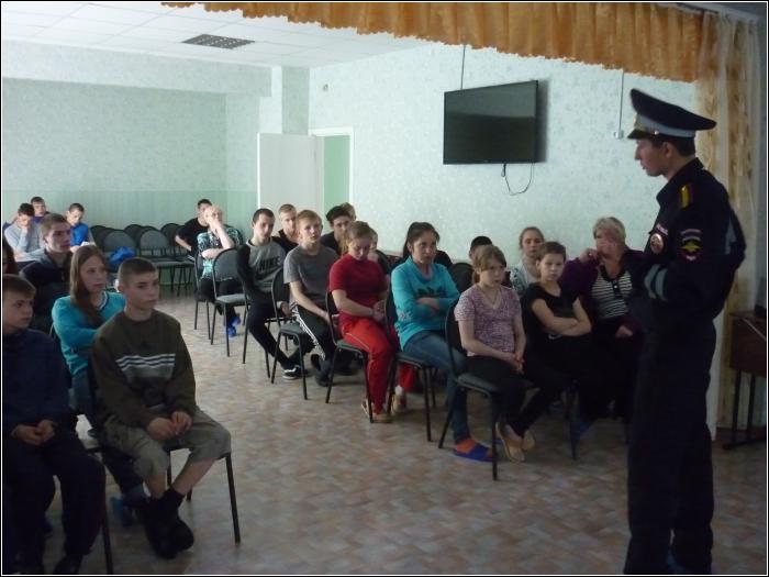 Сотрудники ГИБДД в Кандалакше посетили детский дом