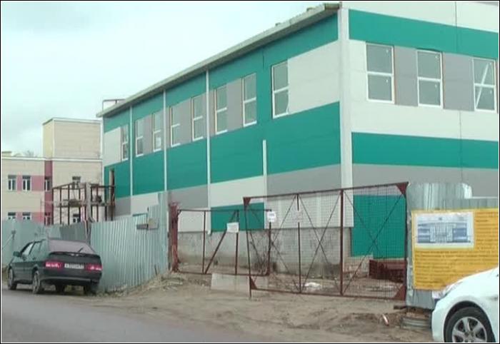 В Кандалакше проверили ход строительства бассейна