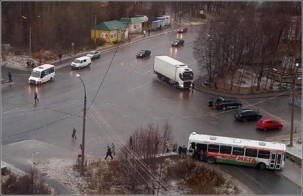 В Кандалакше с начала дня произошло 12 аварий