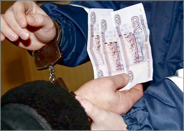 За попытку дачи взятки инспектору ДПС кандалакшанин заплатил штраф в сумме 240 тысяч рублей