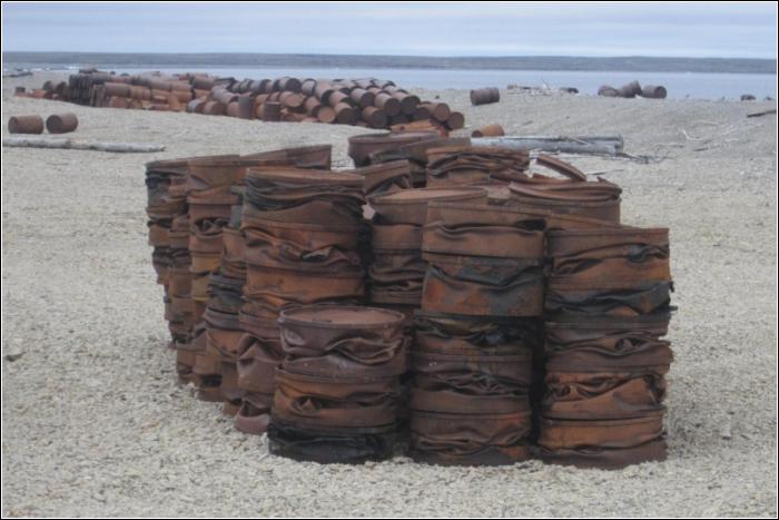 Северный флот приступил к вывозу металлолома, собранного в Арктике на острове Котельный