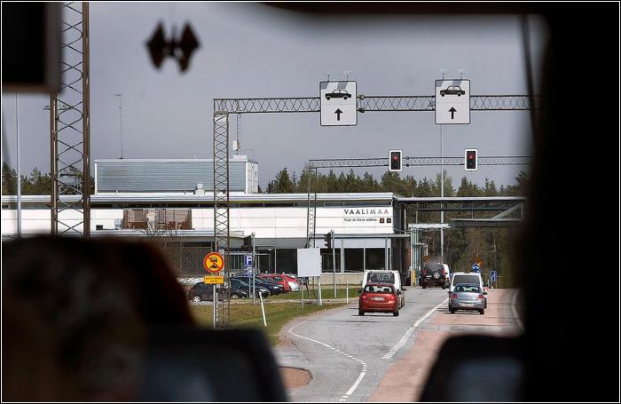 Таможня: из-за нового российского таможенного закона на границе образовались километровые очереди из автомобилей